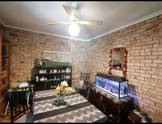 3 BEDROOM FREESTANDING FOR SALE IN STILFONTEIN EXT 2
